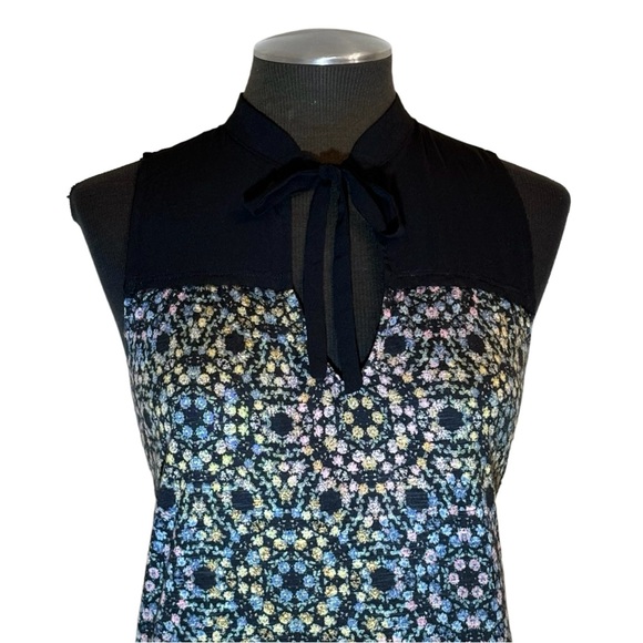 Kimchi Blue - Multicolor Ditsy Floral Mixed Media Tie Front Top - Small - Picture 3 of 10